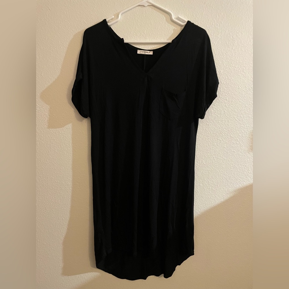 Black v neck dress
